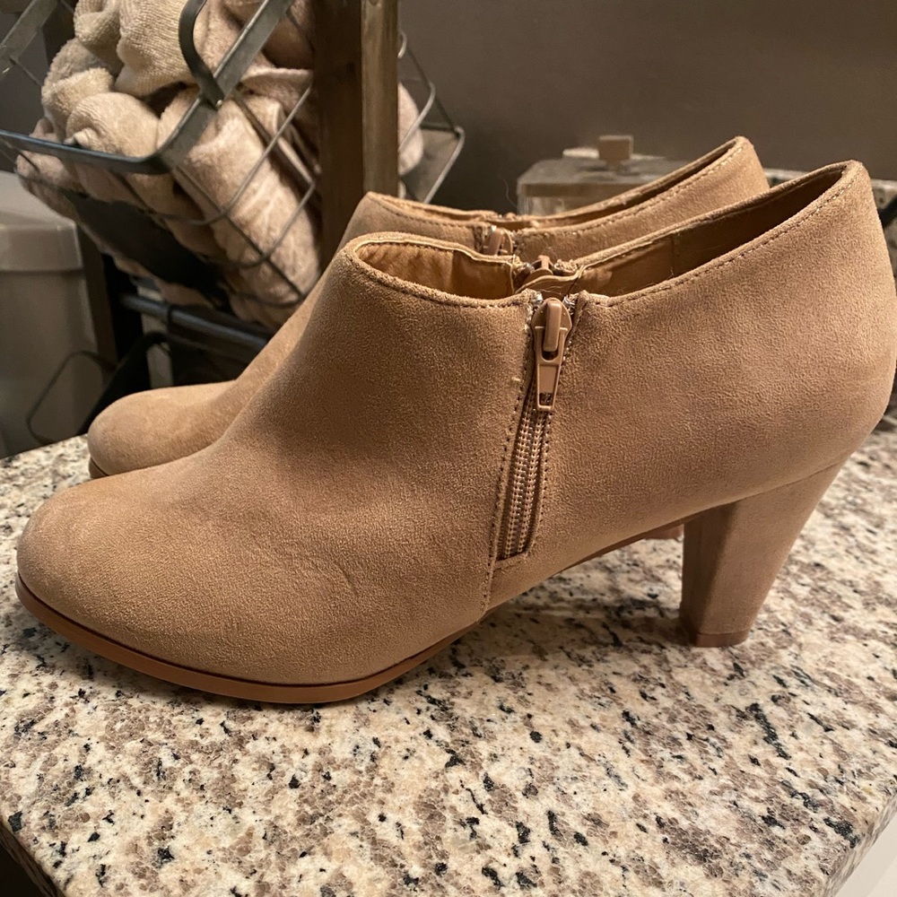 Journee Collection booties